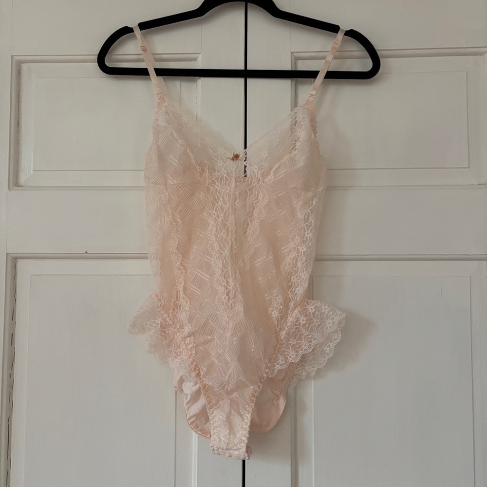 Vintage 70s Light‎ Pink Lace Bodysuit Teddy Size Small Rosette V-Neck Lingerie
